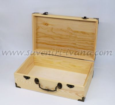 дървена кутия за декупаж тип куфар