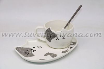 комплект серия котки чаша, чинийка и лъжичка модел четири