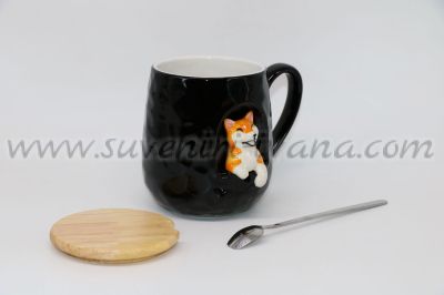 черна чаша с фигурка лисица