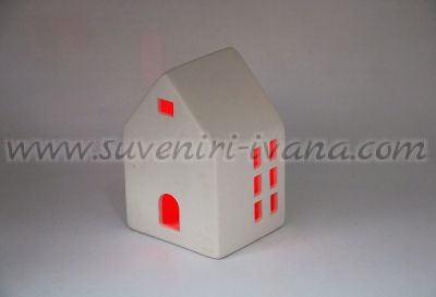 светеща къщичка с мигаща в различни цветове лампичка отвътре
