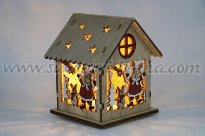 светеща дървена къщичка с коледни мотиви и лед лампички