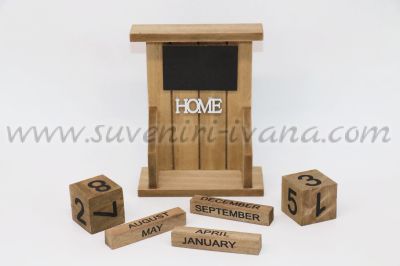 вечен дървен календар с дъска, кубчета и плочки