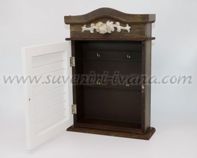 дървена кутия за съхранение на ключове с бяла вратичка