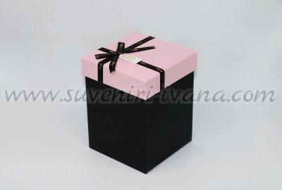 квадратна кутия за подаръци черно и розово