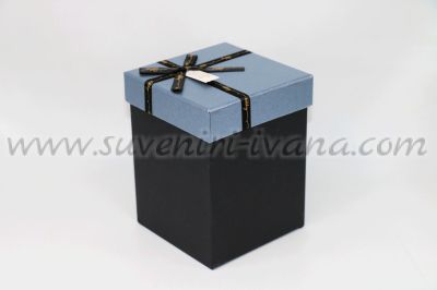 квадратна кутия за подаръци черно и сиво