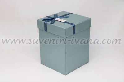 квадратна светлосиня  кутия за подаръци