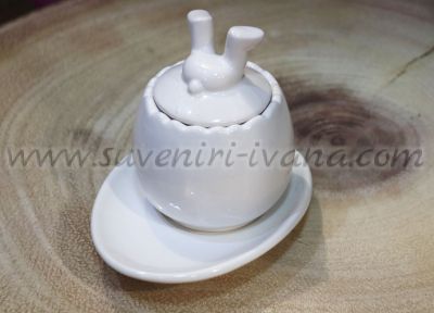 керамична захарничка с капаче и чинийка