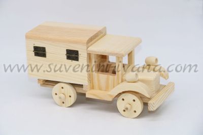 детско дървено камионче за игра