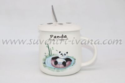 чаша с мече панда в басейн