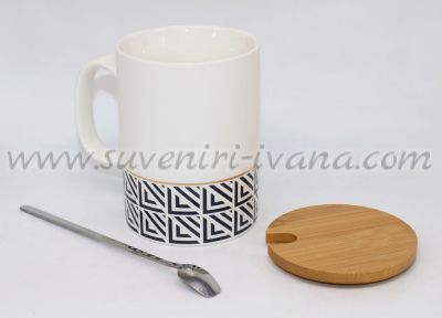 чаша с принт орнаменти бамбуково капаче и лъжичка модел три