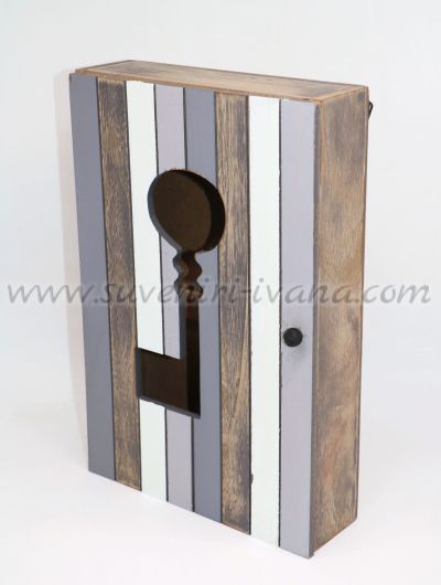 дървена кутия за съхранение на ключове с ключ на вратичката
