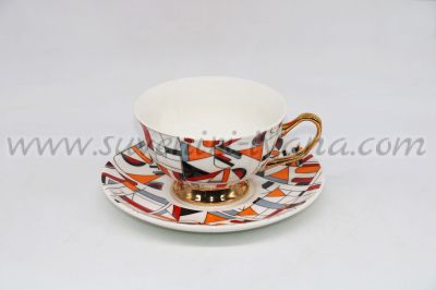 комплект за чай чаша със столче и чинийка