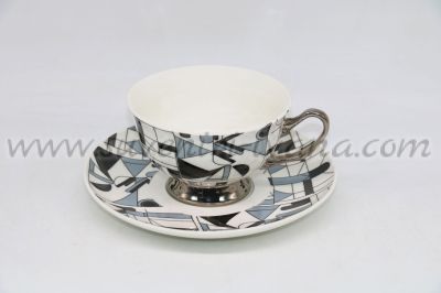 Комплект чаша за чай или кафе с чинийка, модел пет
