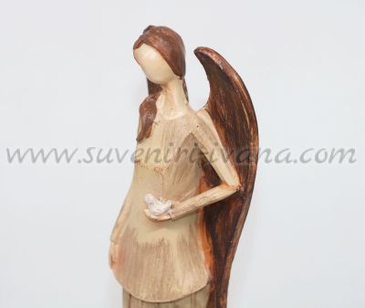 фигурка ангел с птиче в ръката си