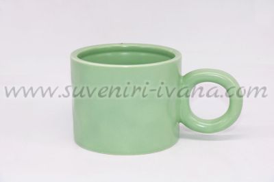Светлозелена керамична чаша с голяма дръжка