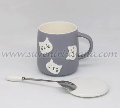 чаша с котета капаче и лъжичка
