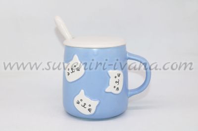Светлосиня чаша за чай или кафе серия котки