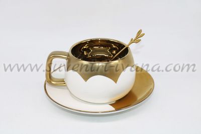комплект чаша с чинийка в бяло и златно