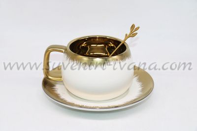 Комплект чаша с чинийка в бяло и златно, модел две