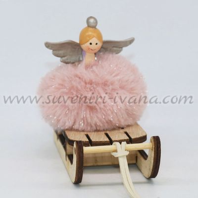 фигурка коледно ангелче седящо на дървена шейна