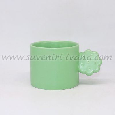 зелена чаша за чай или кафе с дръжка бисквитка