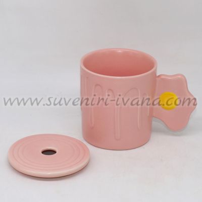 розова чаша с капаче с дупка за сламка