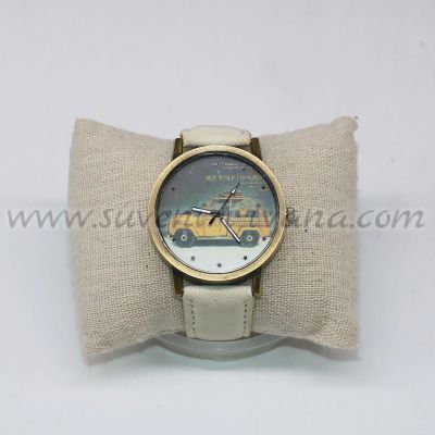 часовник за ръка с жълт джип на циферблата