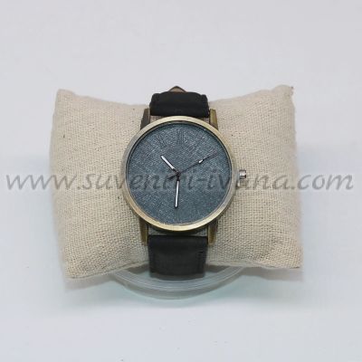 часовник за ръка с черен циферблат и каишка