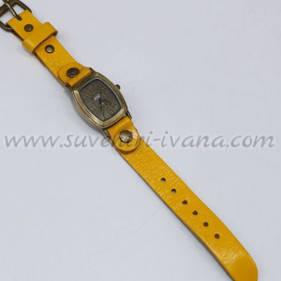 ръчен часовник с жълта каишка от естествена кожа