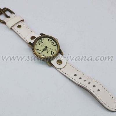 винтидж ръчен часовник с бяла каишка от естествена кожа