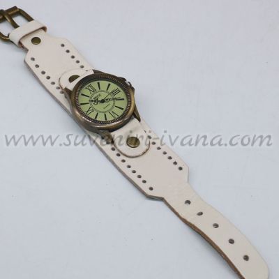 ръчен часовник с бяла каишка от естествена кожа