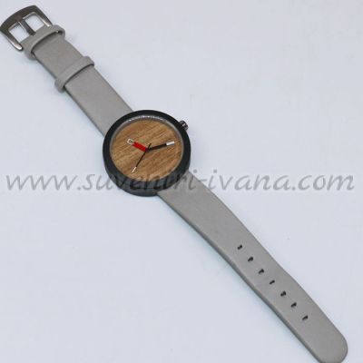 винтидж ръчен часовник с дървен циферблат и кожена каишка модел две