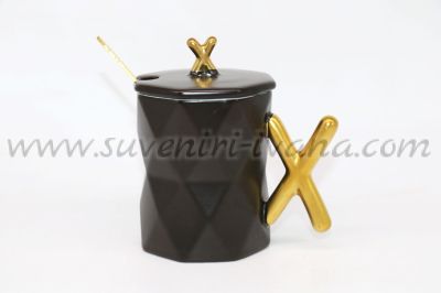 черна чаша със златиста дръжка Х хикс
