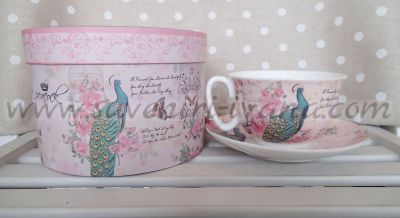 Комплект порцеланова чаша с чинийка за чай в луксозна кутия
