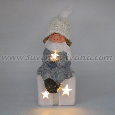 Светеща коледна фигурка – дете с подарък с LED лампичка, модел две