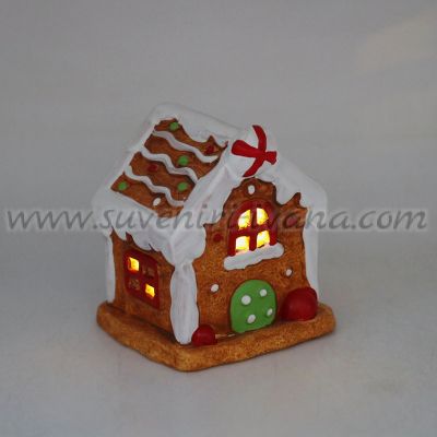 джинджифилова коледна къщичка с LED светлина
