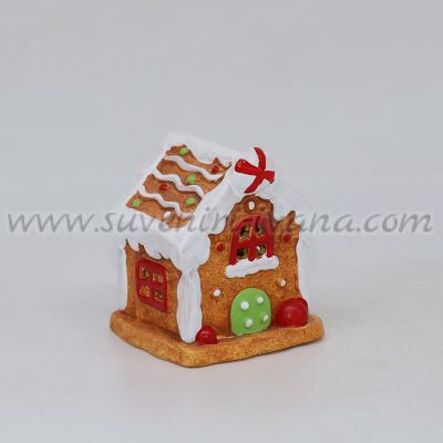 приказна коледна къщичка