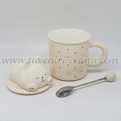 чаша с коте капаче и лъжичка