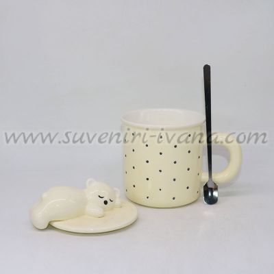 чаша с мече, капак и лъжичка