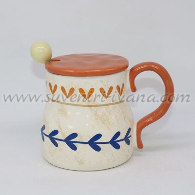 чаша на сърца и флорални орнаменти