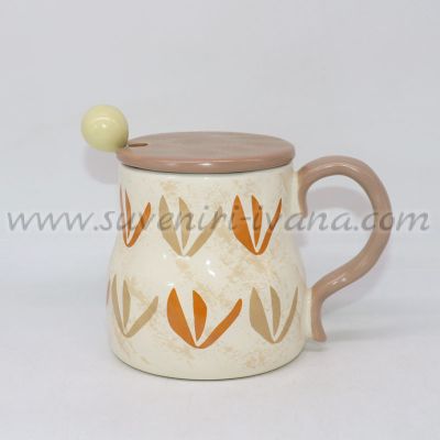 Керамична чаша с орнаменти, капаче и лъжичка, модел три