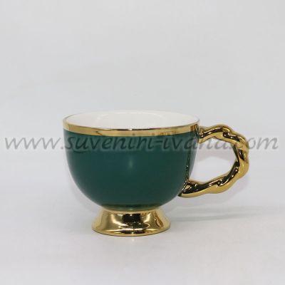 Луксозна тъмнозелена чаша със златиста дръжка и основа