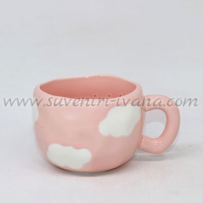 Керамична чаша в розово с облачета
