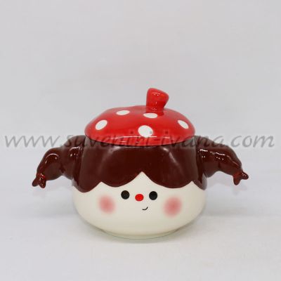 Керамична чаша / захарничка с капак – момиче с шапка, модел три