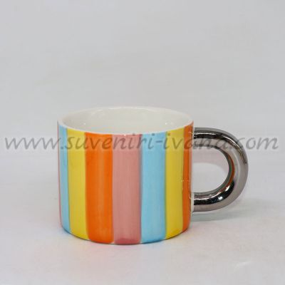 Керамична чаша с цветни райета и сребърна дръжка