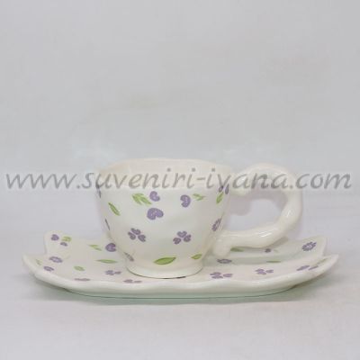 пролетен комплект чашка с чинийка на цветенца