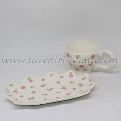 керамичен комплект чашка с чинийка с флорален мотив