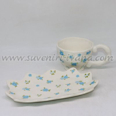 керамичен комплект чашка с чинийка с флорален мотив