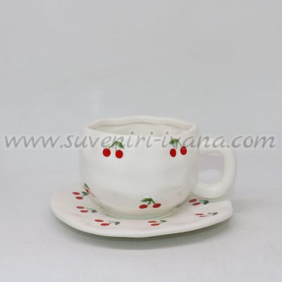 Керамичен комплект чашка с чинийка на черешки