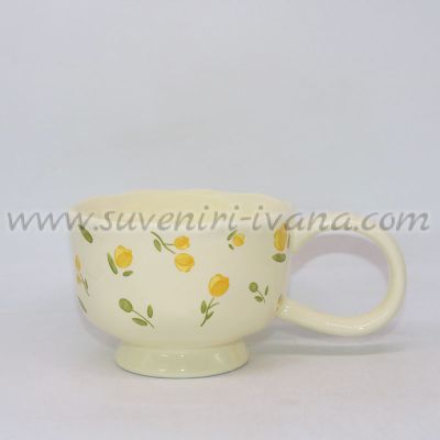 Керамична чаша с релефен ръб и жълти цветчета